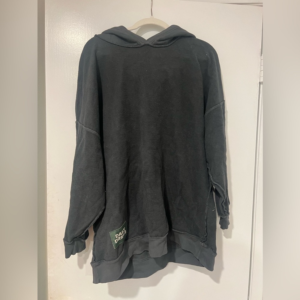 DAILY DRILLS GREY LONG OVERSIZED SWEATSHIRT.